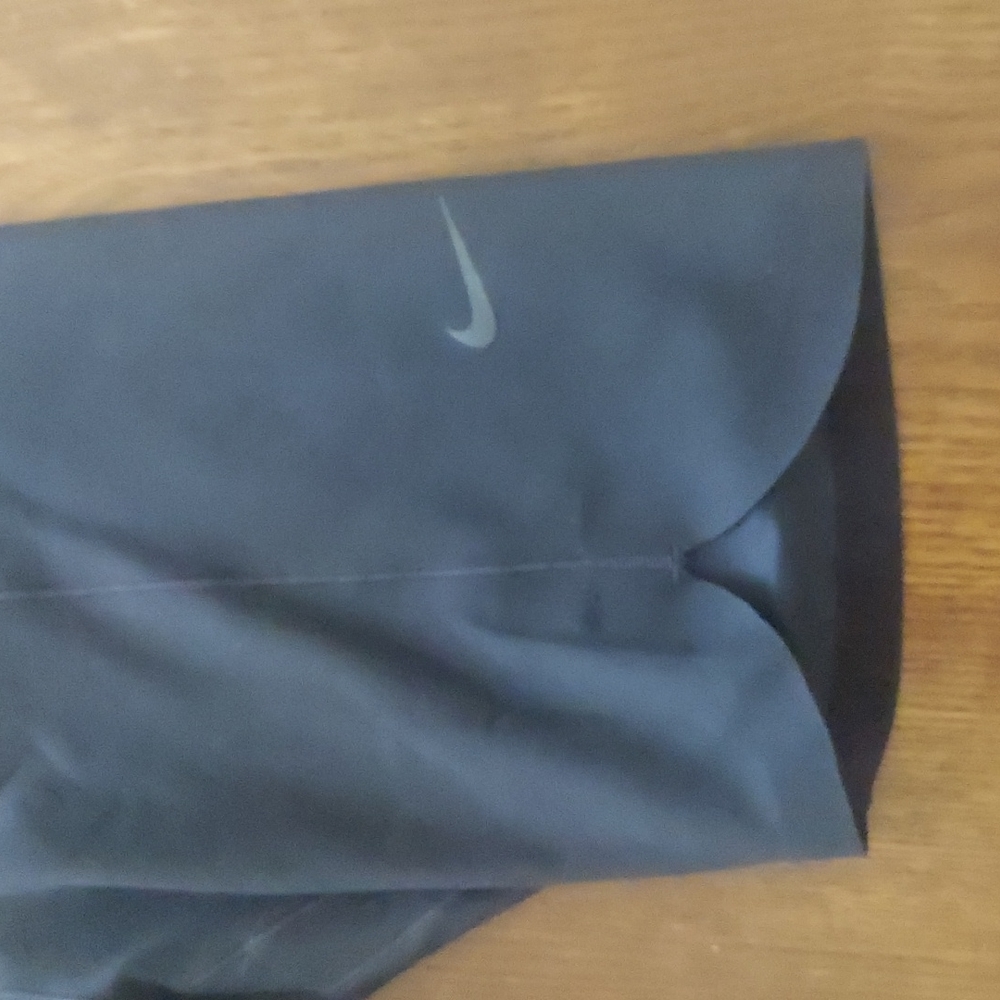 Nike - Picture 2 of 14